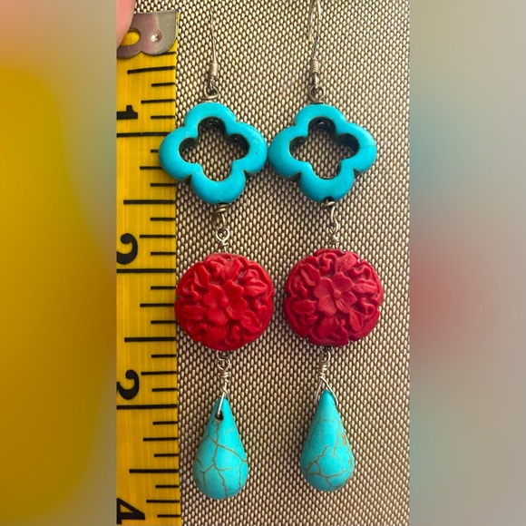 Turquoise and red dangle boho earrings - Picture 2 of 2